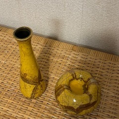 花瓶とキャンドルスタンドの画像
