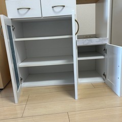 食器棚の画像