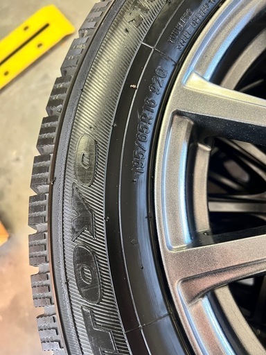 ライズ　バリ溝　ロッキー　スタッドレス　195/65r16　４本セット