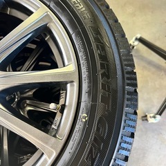 ライズ　バリ溝　ロッキー　スタッドレス　195/65r16　４本セットの画像