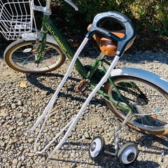 『お譲り先決まりました』子供用自転車（18インチ）補助輪・安心アシストバー付きの画像