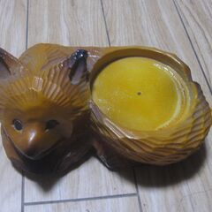 木彫りのキツネ。の画像