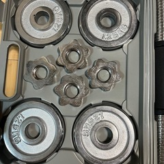 【最終値下げ】クロームダンベル10kg×２個セット　収納ケース付きの画像