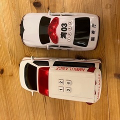 光る&音が鳴る♪パトカーと救急車の画像