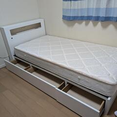 【取引中】シングルベッド🛌収納・ライト・コンセント付き