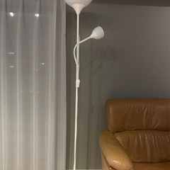 IKEAフロアライトの画像