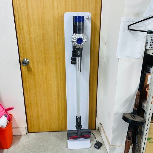 【❗️✨軽量＆強力吸引✨❗️】訳ありDyson コードレス掃除機手軽に部屋も車内もピカピカ❗️