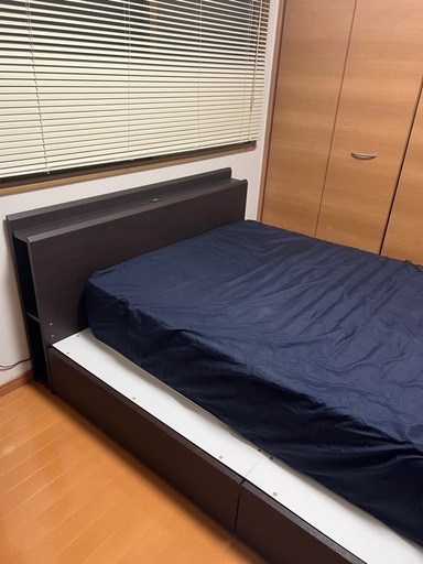 保管場所困難な為早急に対応出来る方  3連休中の取引で1000円引き ダブルベッド フレーム