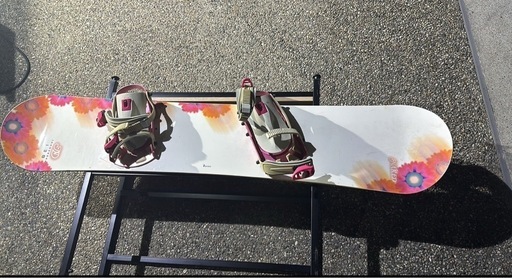 2024 花柄スノーボードn NIKITA スノーボードウェア ジャケットXS 花柄