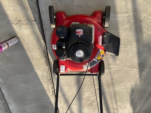 アメリカ製芝刈機✨パワフルです☀️