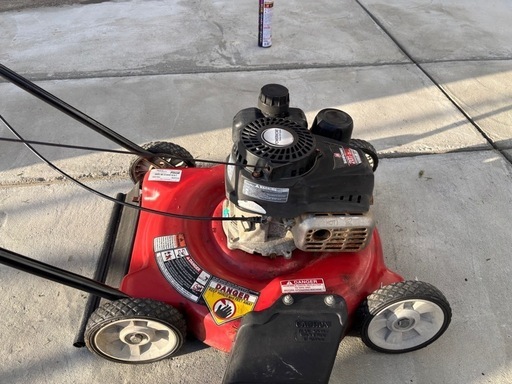 アメリカ製芝刈機✨パワフルです☀️