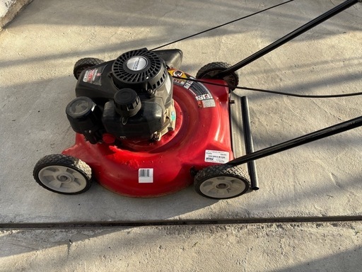 アメリカ製芝刈機✨パワフルです☀️