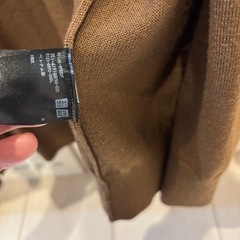 ユニクロ カーディガン サイズM　エクストラファインメリノVネックの画像