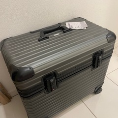 スーツケース