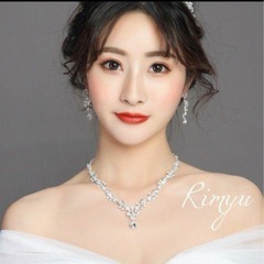 結婚式　アクセ　白いお花パールビジューヘッドドレス ジルコニアネックレス、ピアスorイヤリング３点セットの画像