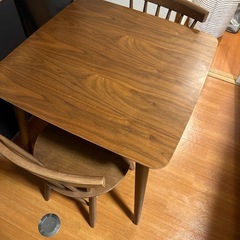 【最終値下げ】2/10まで‼️ダイニングセット　机　椅子ｘ2