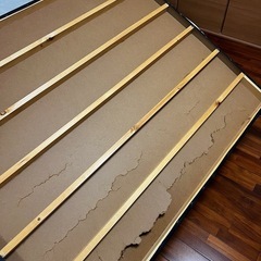 セミダブルベッド　床材割れ　の画像