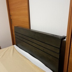 セミダブルベッド　床材割れ　の画像