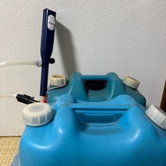 灯油タンク　２つ　電池式自動灯油ポンプ付き（1つ）