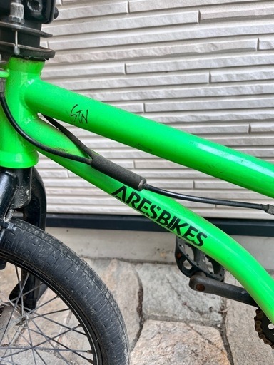 ARESBIKES アレスバイクキッズ用  ヘルメット付き