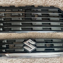 reスペーシアカスタム未使用純正グリル スズキ（SUZUKI） スズキ純正 ブラックメッキグリル スペーシア