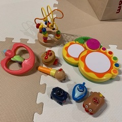 おもちゃ　アンパンマン　西松屋