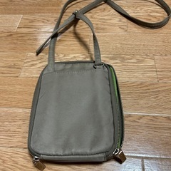 スマホポーチ　グレージュの画像