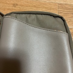 スマホポーチ　グレージュの画像