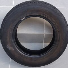 145/80R12   ダンロップ　と　ヨコハマ　のタイヤです。の画像