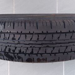 145/80R12   ダンロップ　と　ヨコハマ　のタイヤです。の画像