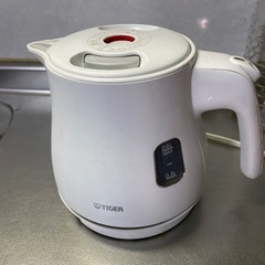 電気ポット　電気ケトル
