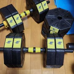 トレーニングベンチ、ダンベル、プレートセットの画像