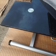 高さ調整可能なガラステーブル(黒)の画像