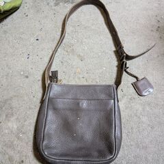 こげ茶のショルダーバッグ中古