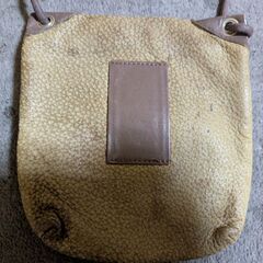 茶色の皮のショルダーバッグ中古の画像