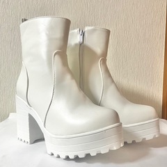 【決まりました(⁎ᴗ͈ˬᴗ͈⁎)】ブーツ　ホワイト　チャンキーヒール