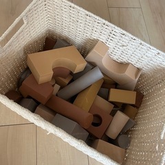 スリーコインズ　ブロック
