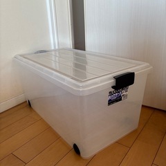 プラスティックケース　押入れ収納　①