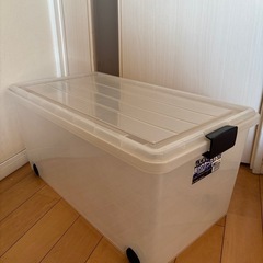 プラスティックケース　押入れ収納③
