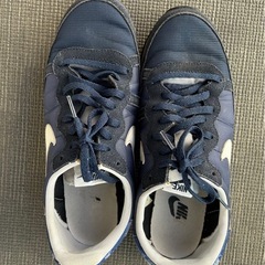 NIKEスニーカー　ネイビーの画像
