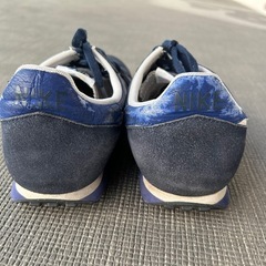 NIKEスニーカー　ネイビーの画像
