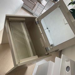 ドレッサー　鏡付き　椅子収納付き