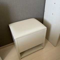 ドレッサー　鏡付き　椅子収納付きの画像