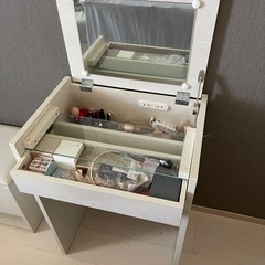 ドレッサー　鏡付き　椅子収納付きの画像