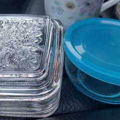 急須、タッパー、氷枕の画像