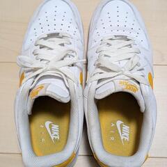 ナイキ Nike AIR FORCE 1 '07 FJ4146-105 エアフォース1 スニーカー イエロー 26cmの画像
