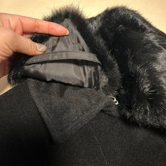 11AR　黒ファー襟付きボタンコート　あったか　おしゃれの画像