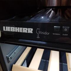 LIEBHERR WTes1753 ワインキャビネット シルバー 40本 通電起動確認済 取説付 リープヘル 2015年 ワインセラーの画像
