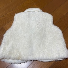 中古　モコモコ白ベストの画像