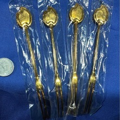 新品　陶器付　金色フォーク　4本セット　バラ売り可の画像